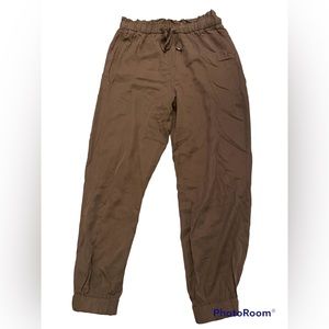 Banana Republic, women’s cargo joggers, brown, size M